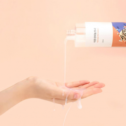 Тонер для лица барьерный с чёрной соей и пантенолом Round Lab Soybean Panthenol Toner