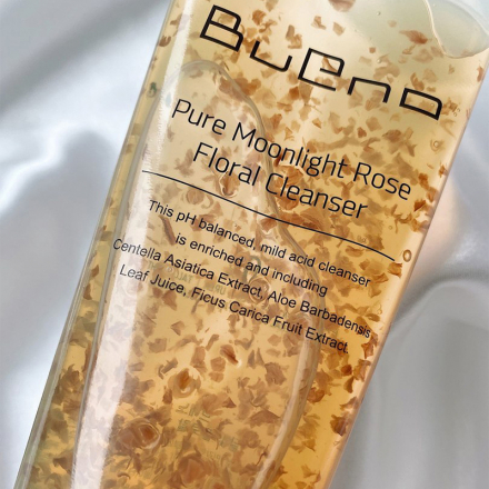 Средство для умывания успокаивающее с лепестками роз Bueno Pure Moonlight Rose Floral Cleanser