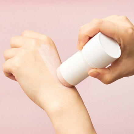 Маска для лица глиняная очищающая в стике Skin 1004 Madagascar Centella Poremizing Quick Clay Stick Mask