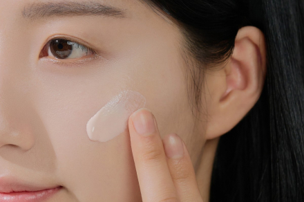 Солнцезащитный крем осветляющий Skin1004 Madagascar Centella Tone Brightening Tone-Up Sunscreen SPF50+ PA++++ 