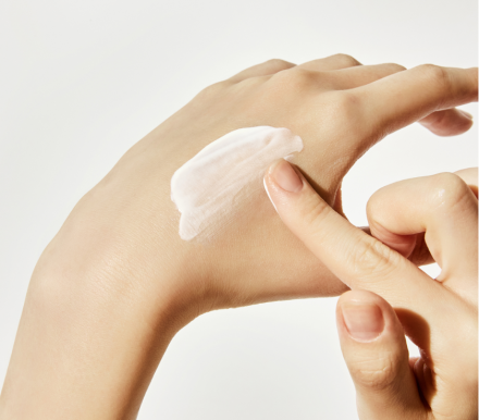 Солнцезащитная сыворотка увлажняющая Veramore Brightening Glowing Sun Serum SPF50+ PA++++