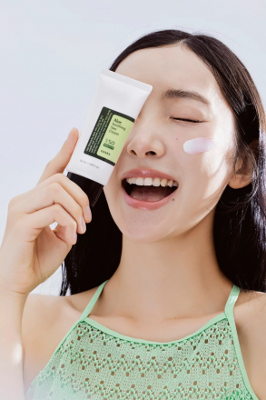 Солнцезащитный крем с алоэ вера Cosrx Aloe Soothing Sun Cream SPF50+ PA+++ 
