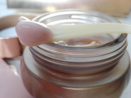 Крем для лица омолаживающий с экстрактом корня красной сосны MISSHA Yei Hyun Cream