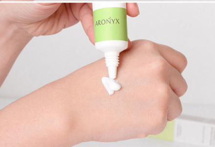 Крем для глаз восстанавливающий с пантенолом и пептидами Aronyx D-Pantenol Cica Repair Eye Cream