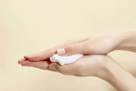 Пенка для умывания с чёрной соей и пантенолом Round Lab Soybean Panthenol Cleanser