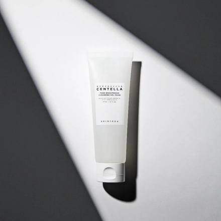 Гель-пенка для умывания осветляющая Skin1004 Madagascar Centella Tone Brightening Cleansing Gel Foam