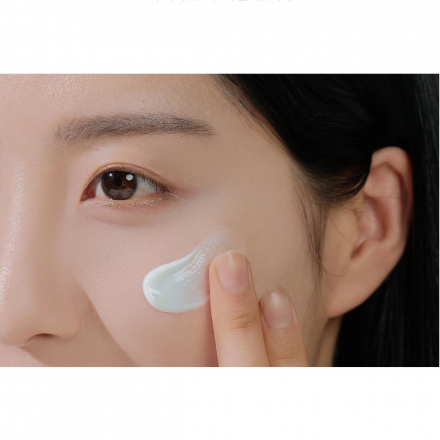 Солнцезащитная сыворотка Skin1004 Madagascar Centella Hyalu-Cica Water-Fit Sun Serum