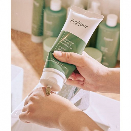 Пенка для умывания Fraijour Original Herb Wormwood Cleansing Foam
