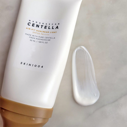 Солнцезащитный крем с центеллой SKIN1004 Madagascar Centella Air-Fit Suncream Light SPF30 PA++++